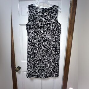 Dress Brand black-and-white dress perfect for any occasion.  Size 20.